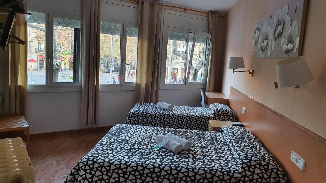 Hostal Rio De Castro Барселона Экстерьер фото
