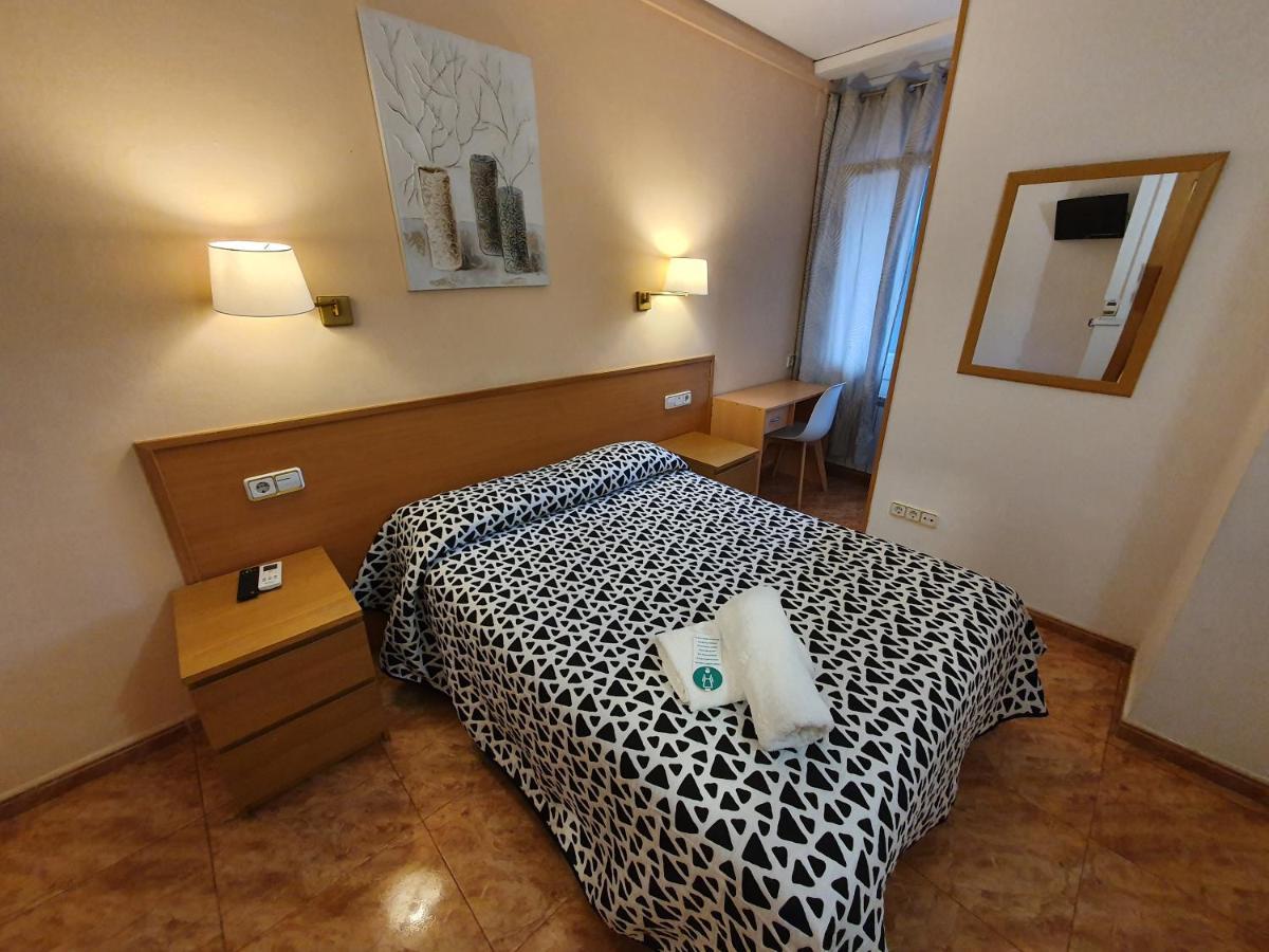 Hostal Rio De Castro Барселона Экстерьер фото