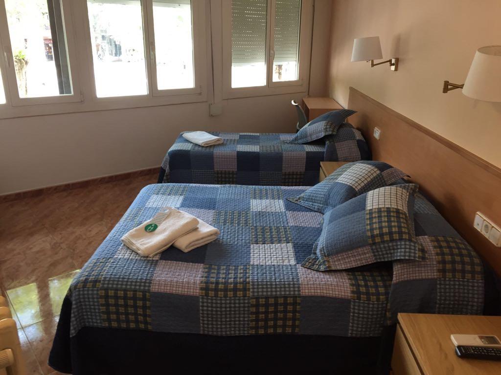 Hostal Rio De Castro Барселона Экстерьер фото