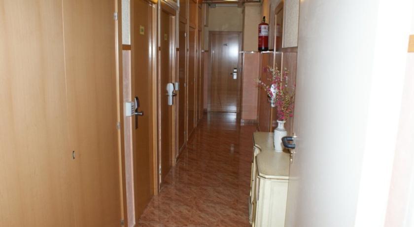 Hostal Rio De Castro Барселона Экстерьер фото