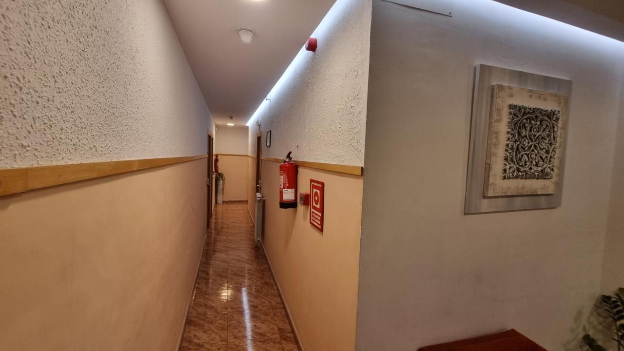 Hostal Rio De Castro Барселона Экстерьер фото