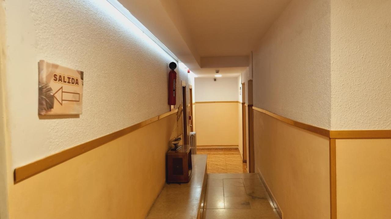 Hostal Rio De Castro Барселона Экстерьер фото