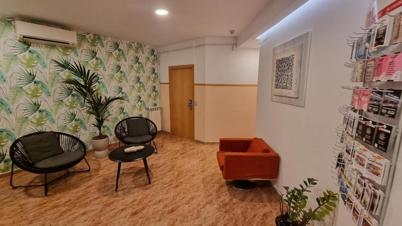 Hostal Rio De Castro Барселона Экстерьер фото