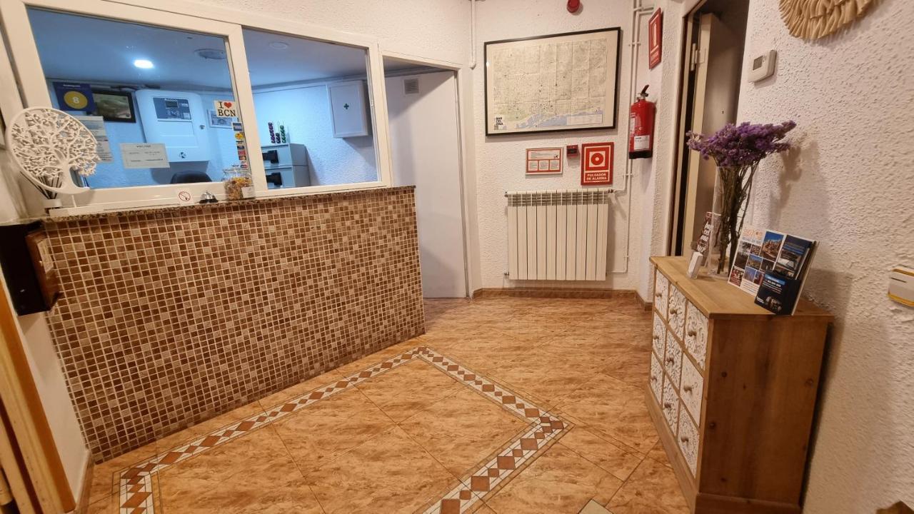 Hostal Rio De Castro Барселона Экстерьер фото