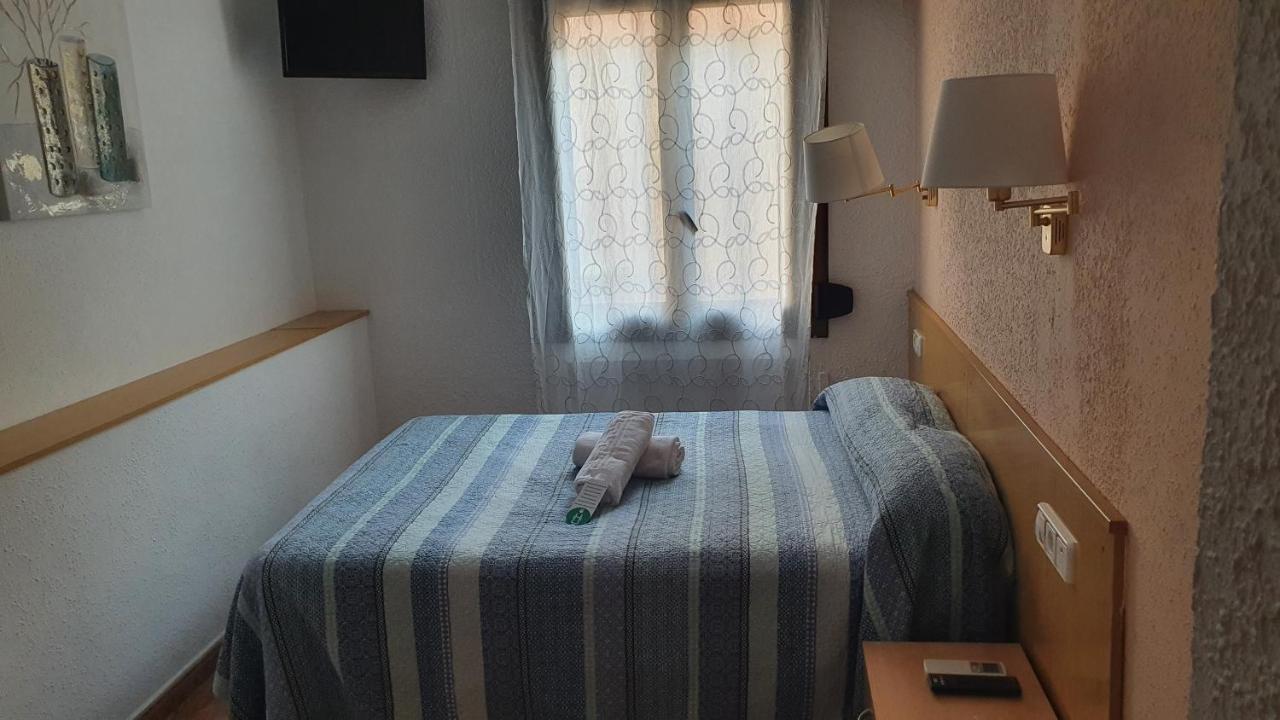 Hostal Rio De Castro Барселона Экстерьер фото