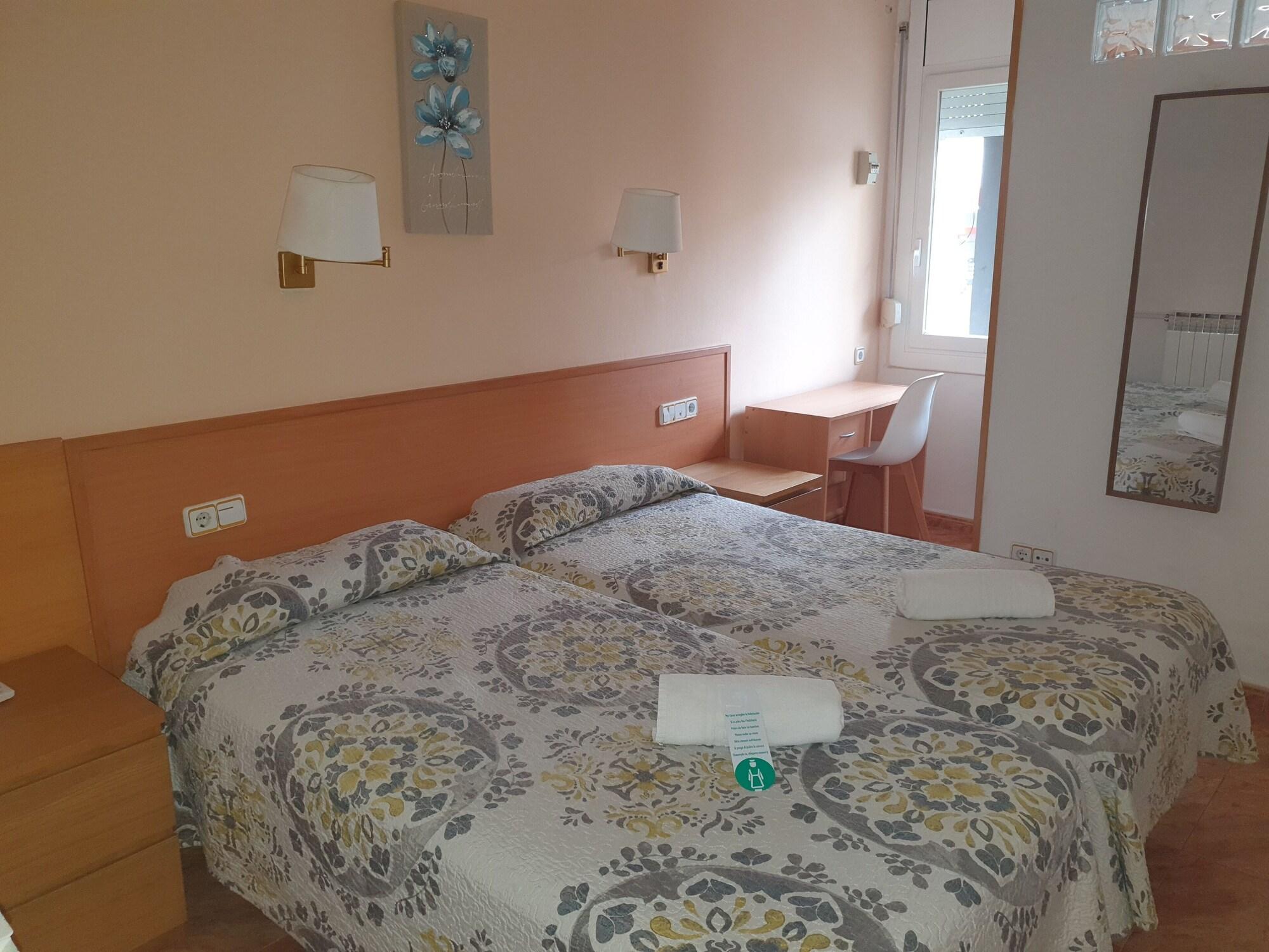 Hostal Rio De Castro Барселона Экстерьер фото
