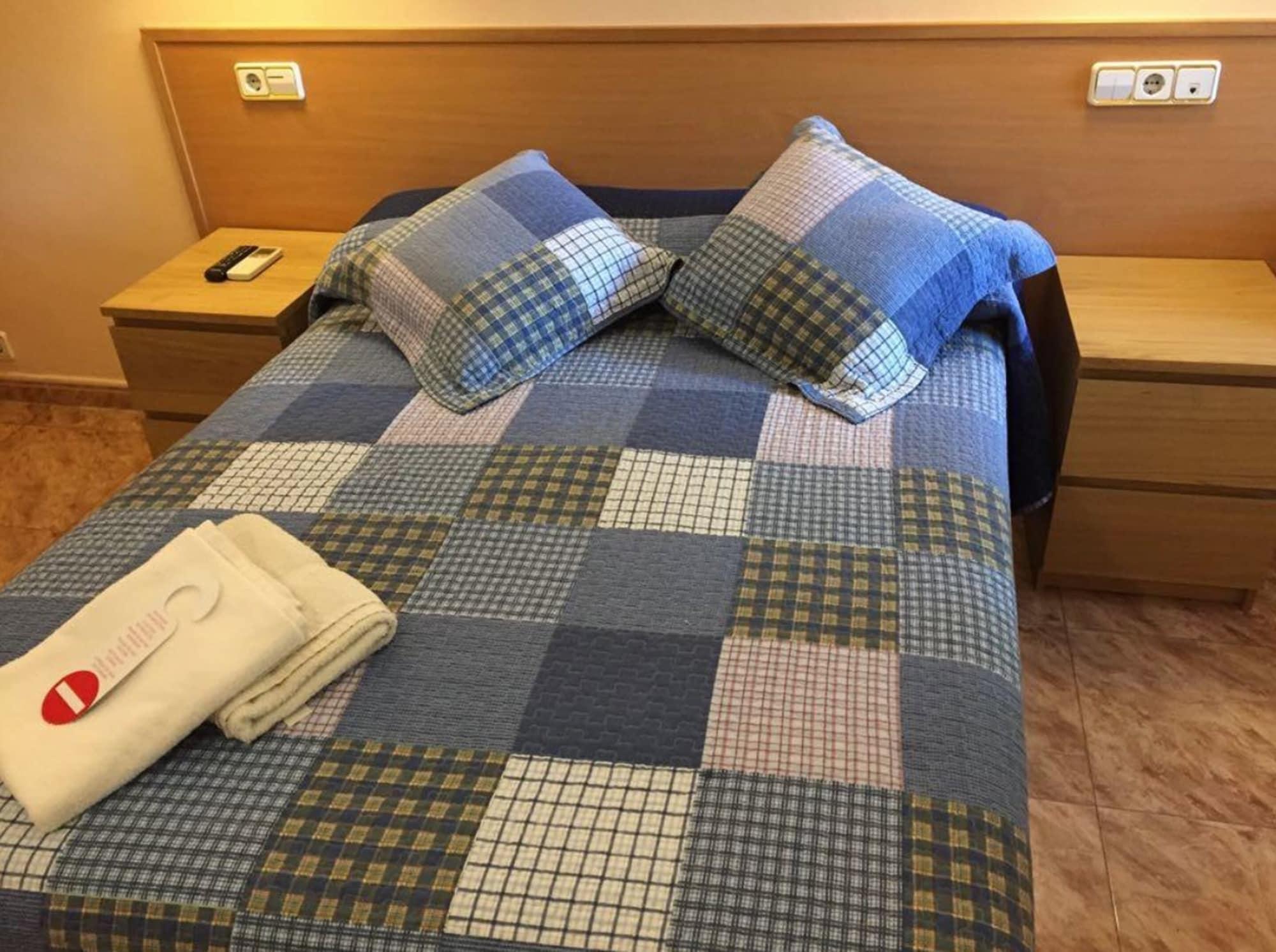 Hostal Rio De Castro Барселона Экстерьер фото