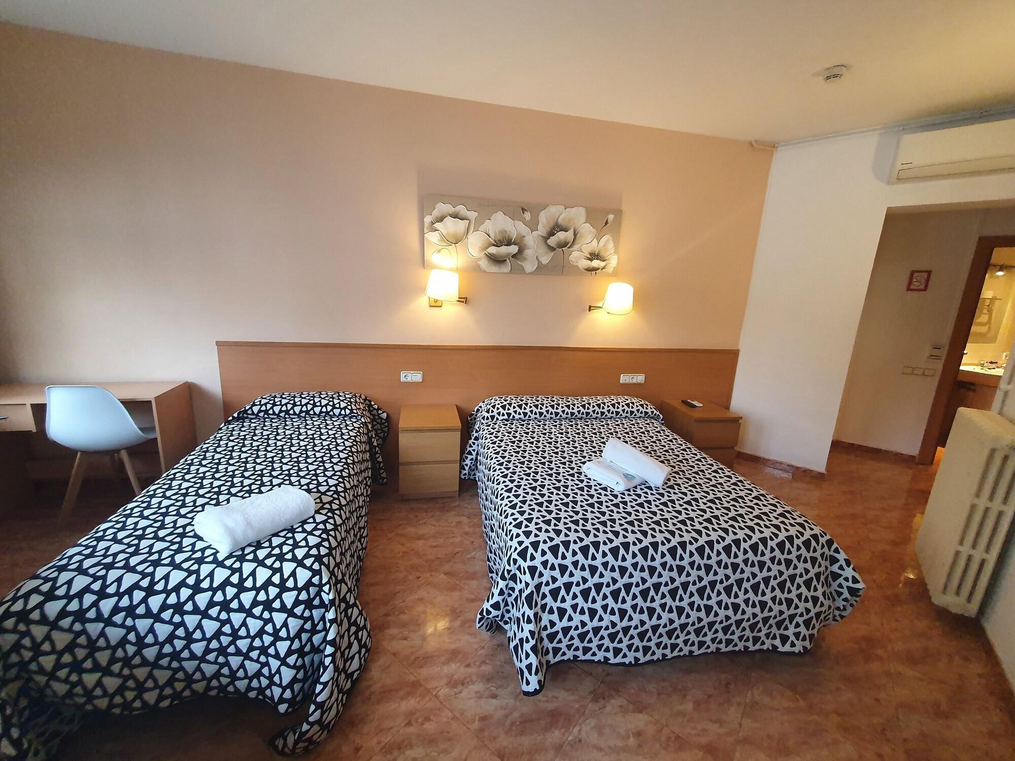 Hostal Rio De Castro Барселона Экстерьер фото