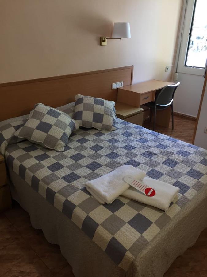 Hostal Rio De Castro Барселона Экстерьер фото