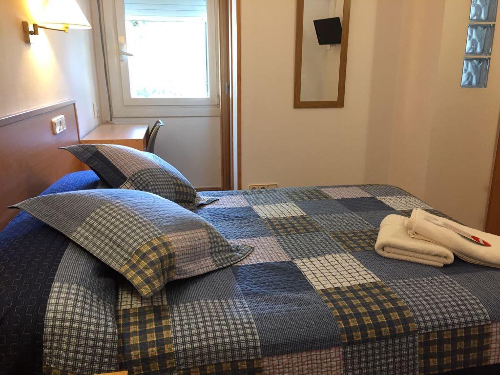 Hostal Rio De Castro Барселона Экстерьер фото