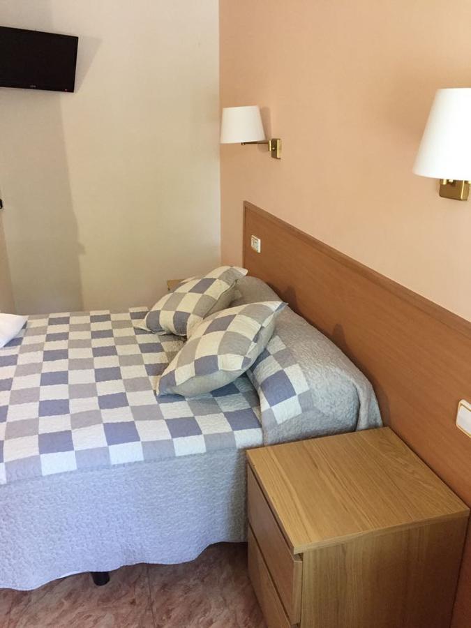 Hostal Rio De Castro Барселона Экстерьер фото